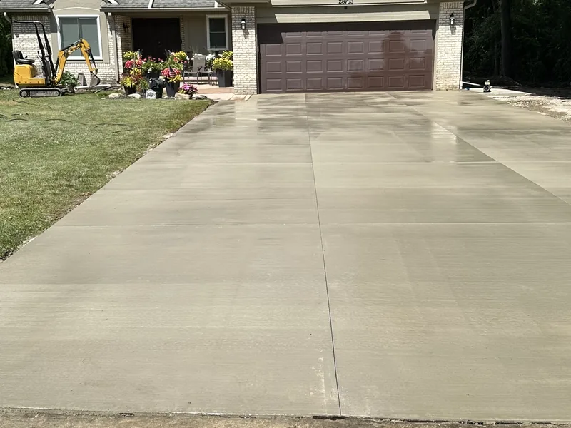 Concrete driveway apron by A&M Works